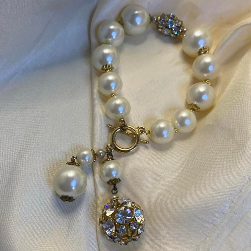 Vintage Faux Pearl Rhinestone Crystal Dangle Charm Bracelet Gold Tone Toggle